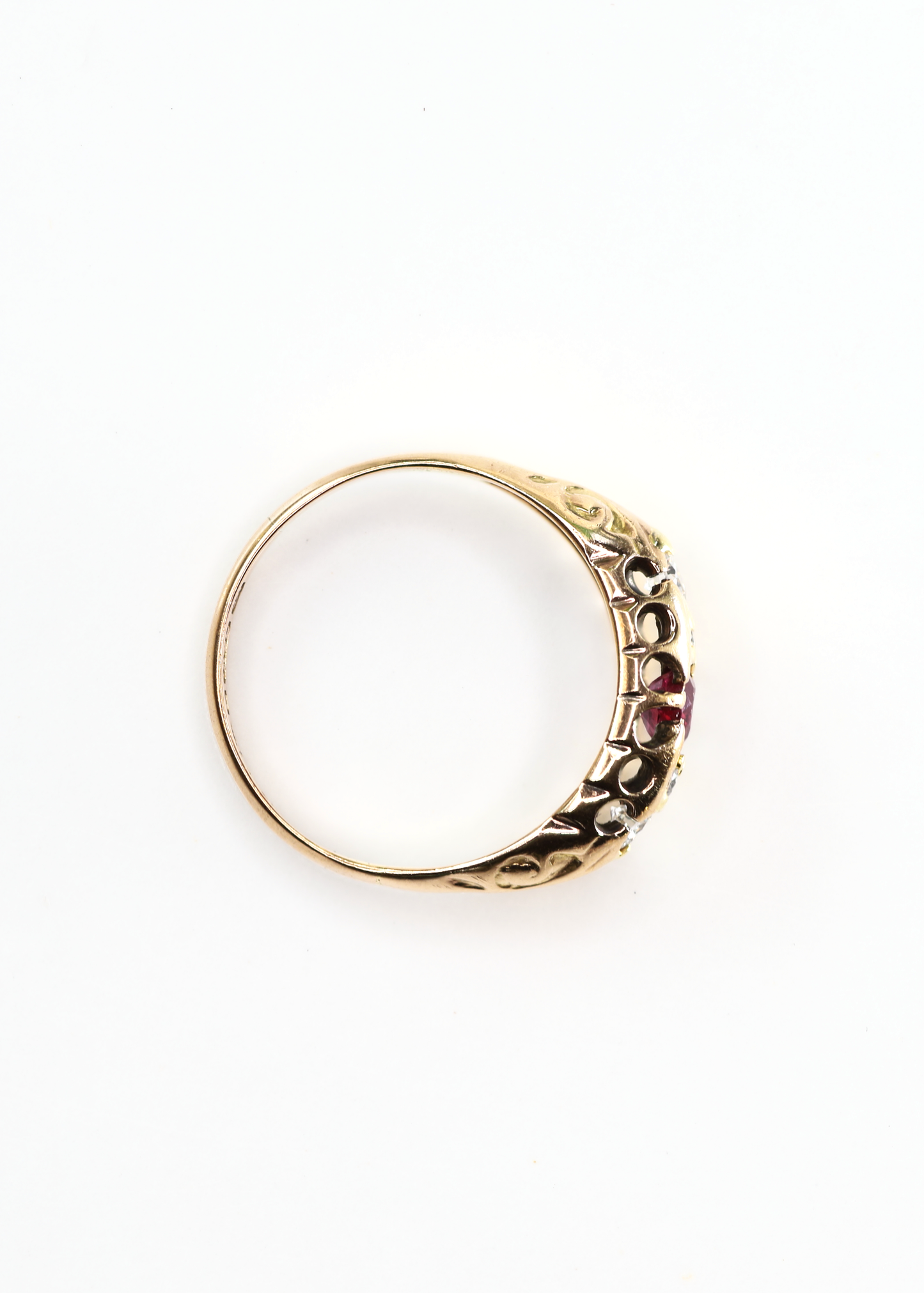 1900s English Ring with Ruby and Diamonds