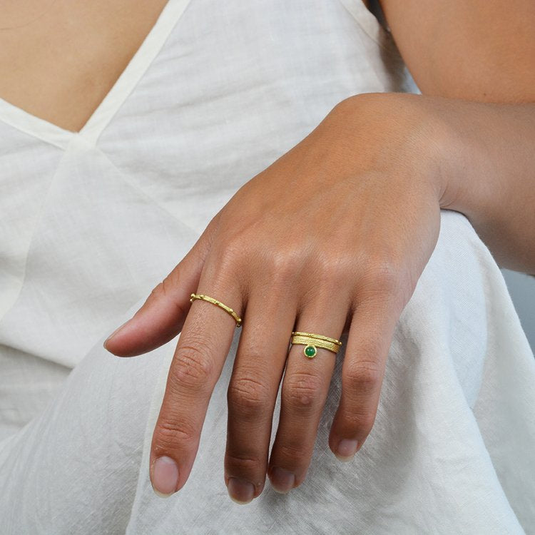 Emerald Dot Ring fl-r17g18em