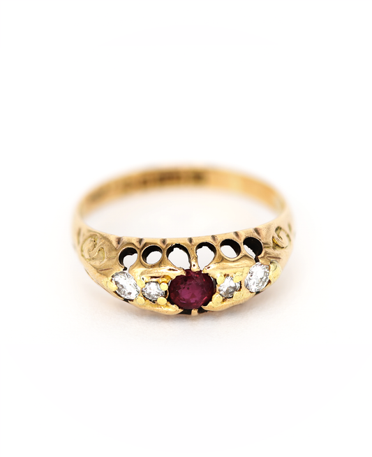 1900s English Ring with Ruby and Diamonds